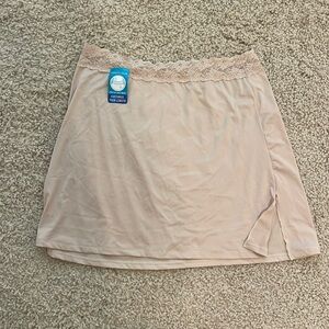 New! Vanity fair skirt slip size medium